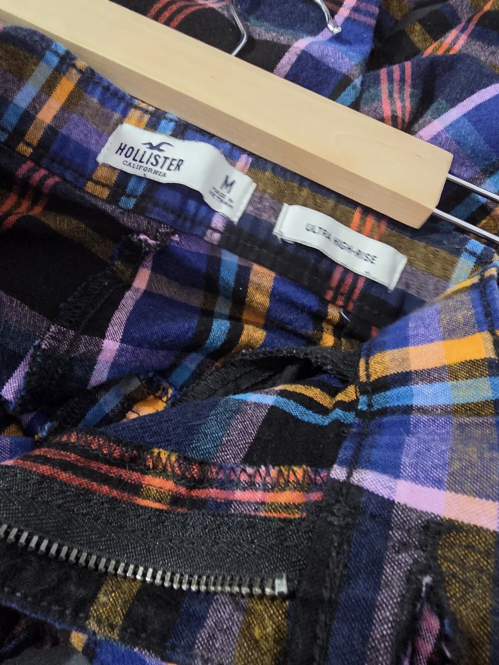 Hollister Cropped Pants - Picture 6 of 6